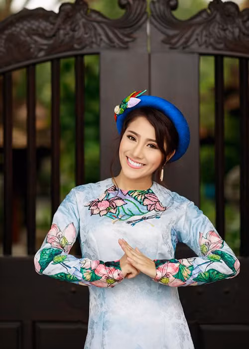 Trước khi bước chân vào làng giải trí, Tố My làm việc tại một công ty điện lạnh. Cô từng tốt nghiệp cử nhân ngành Luật. Ảnh: FBNV