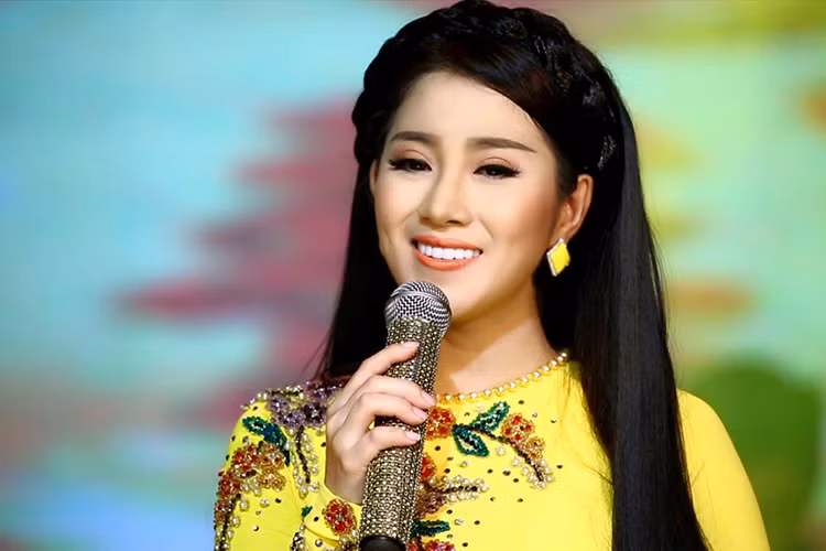 Năm 2015, Tố My đăng ký tham gia Solo cùng Bolero. Với ngoại hình xinh đẹp, giọng hát ngọt như mía lùi, cô giành ngôi vị á quân. Ảnh: FBNV