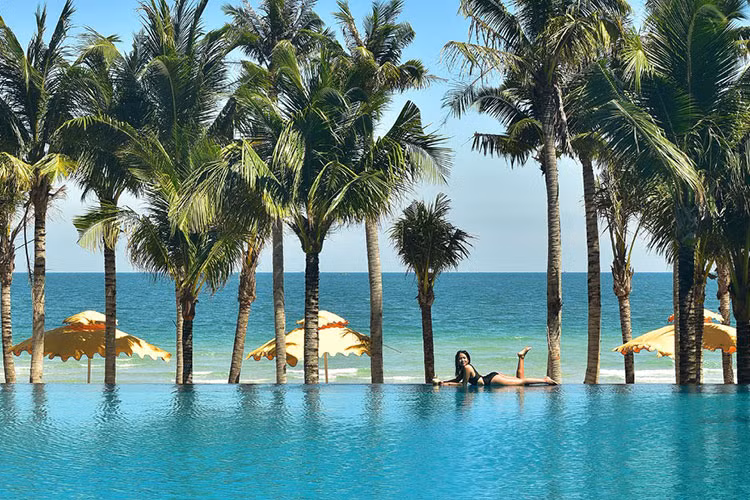 Khu resort có căn biệt thự với hồ bơi vô cực dài nhất châu Á, tới 50 mét.