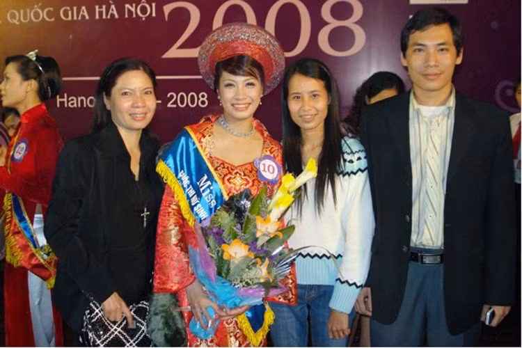  Hot Face sao Việt 24h: Pha Lê vừa tiết lộ năm 2008, cô đăng quang Hoa Khôi Đại học Ngoại Ngữ - Đại học Quốc gia Hà Nội, K39 - Khoa Văn Hóa và Ngôn ngữ Pháp.