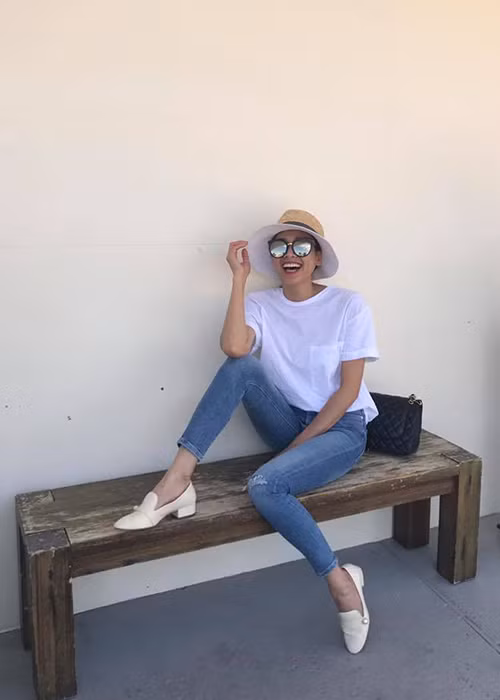 Dương Mỹ Linh chia sẻ hình ảnh cười rạng rỡ đồng thời viết: "Có những cô gái chỉ cần một nụ cười cũng khiến người ta muốn yêu luôn! Có đúng không?".
