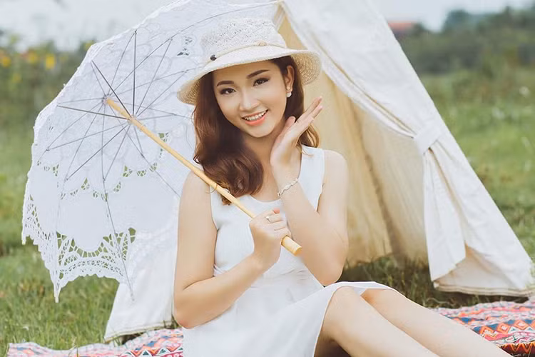 Bùi Thị Hương Mai đang là sinh viên trường Cao đẳng y tế Hải Phòng. Cao 1m70 với các số đo 82-62-90, Hương Mai gây ấn tượng bởi bản lĩnh và nghị lực ở một cô gái vừa tròn 20 tuổi.