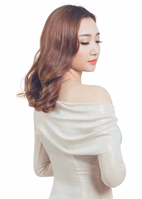 Hương Mai chia sẻ rằng kinh tế của gia đình cô bắt đầu đi xuống khi một tai nạn bất ngờ ập đến, cướp mất khả năng nói và đi lại của anh trai cô. Sau biến cố gia đình, cô quyết tâm thi vào ngành Y.