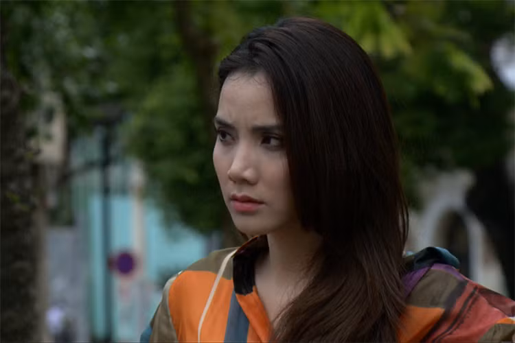 Từ trước đến nay, màn ảnh Việt vốn quen thuộc với những tên cướp cao to bặm trợn, xăm trổ đầy mình nên sự xuất hiện của nữ cướp Kiều xinh đẹp mang lại cảm xúc đầy mới mẻ và thú vị.