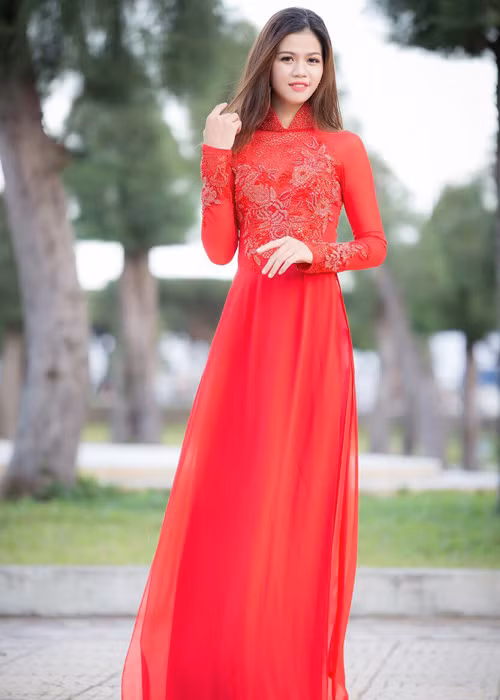 Mỹ Trinh vinh dự là một trong số những người mẫu được trình diễn tại Festival Biển năm 2017. Những kinh nghiệm từ các cuộc thi, kỹ năng trình diễn thời trang là những hành trang quý báu cô tích luỹ để đến với cuộc đua sắc đẹp khốc liệt Hoa hậu Hoàn vũ Việt Nam 2017.