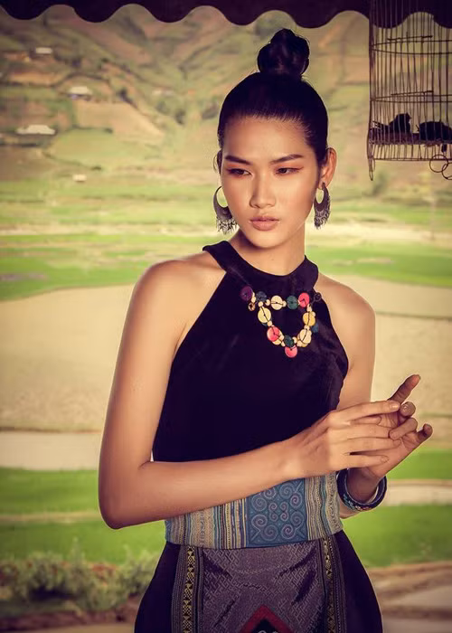 Sinh ra và lớn lên tại Hà Nội, Ngọc Anh có sở thích đọc sách và du lịch. Được biết, cô vừa tốt nghiệp đại học khoa Sư phạm Du lịch. Hiện tại, thí sinh sở hữu vòng 3 khủng này theo đuổi con đường làm người mẫu.