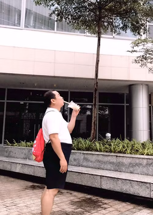 Nhạc sĩ Nguyên Khang gửi lời nhắn nhủ đầy hài hước đến vợ: "Vợ ơi, chồng học xong rồi, đến đón chồng về đi".