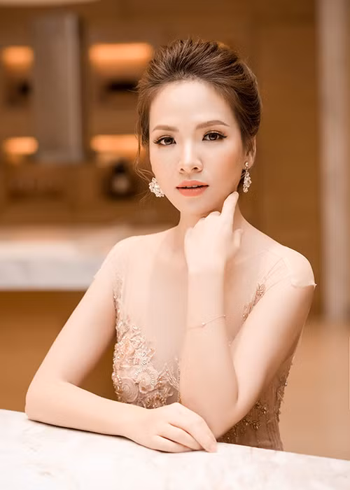 Ngoài sự nghiệp thành công, Đan Lê còn có tổ ấm vô cùng hạnh phúc bên đạo diễn Khải Anh.