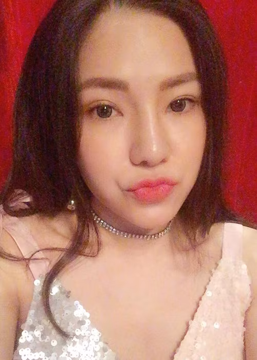 Lý Phương Châu tỏ ra hài lòng với cuộc sống hiện tại: "Mình 27 tuổi , có gia đình yêu thương, có bạn bè bên cạnh, có "nàng" của riêng mình, có sự nghiệp độc lập của bản thân. Vậy là quá tuyệt vời rồi còn gì".