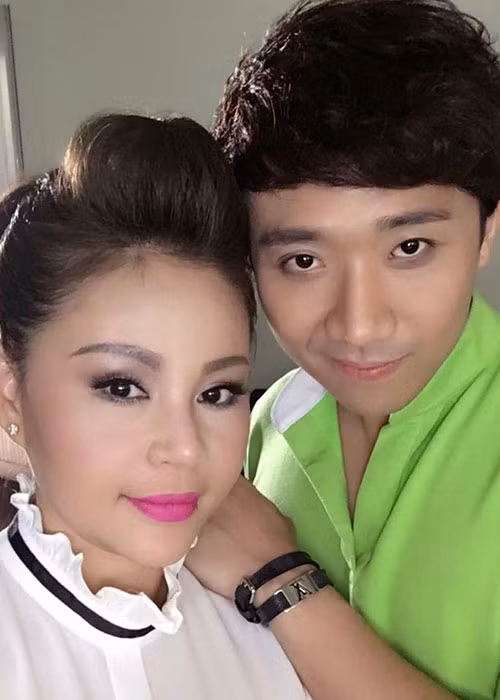 Trấn Thành khen đàn chị Lê Giang xinh đẹp.