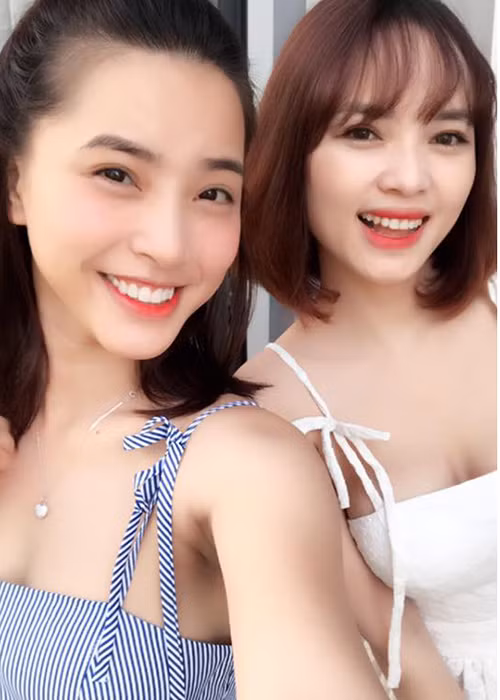 Hải Băng đọ vẻ gợi cảm với Việt Huê - vợ của nam ca sĩ Lê Hoàng.