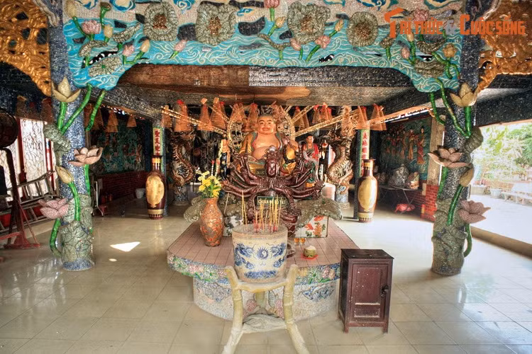 Đến nay, sau nhiều lần trùng tu, miếu Phù Châu đã trở thành một công trình kiến trúc đặc sắc với sự hòa trộn văn hóa Việt - Hoa, là một địa điểm tham quan, chiêm bái thu hút đông đảo khách thập phương ở TP. HCM.