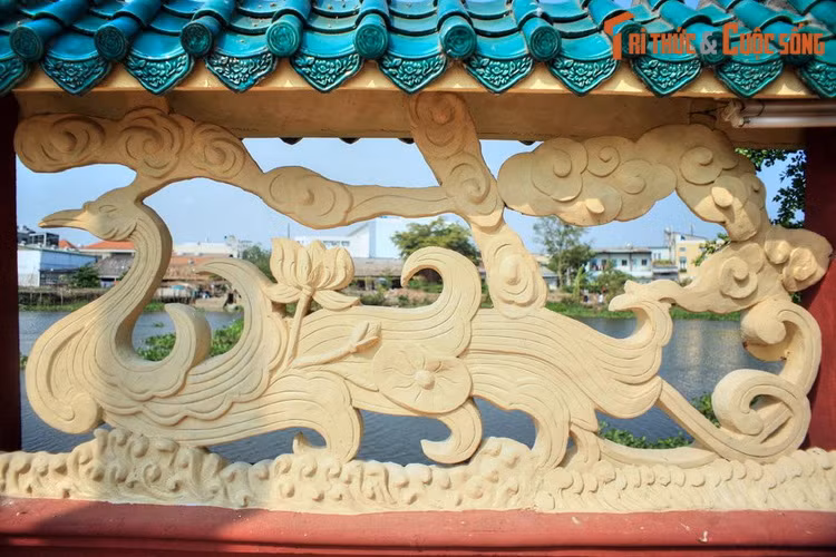 Trong thời kỳ này, sông Vàm Thuật là nơi qua lại thường xuyên của các loại tàu thuyền. Những nhà buôn người Hoa khi đi qua đây thường ghé nghỉ đêm lại trên cù lao bỏ hoang.
