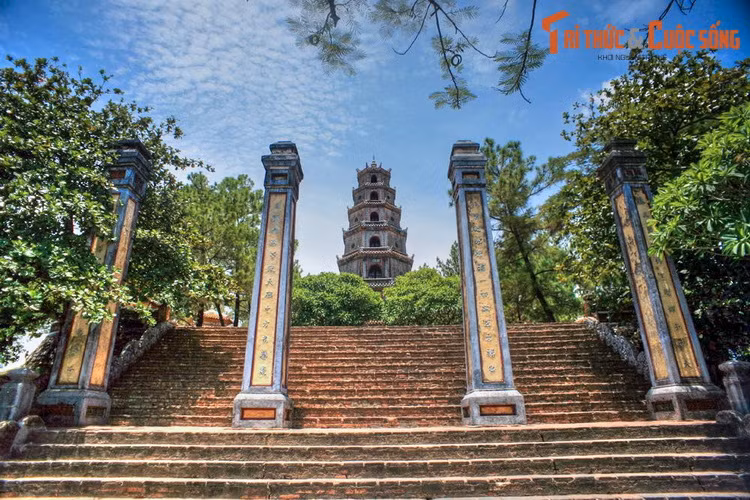 Chùa đã trải qua nhiều lần tôn tạo, đáng chú ý là năm 1844, nhân dịp mừng lễ “bát thọ” của Thuận Thiên Cao Hoàng hậu (vợ vua Gia Long, bà nội vua Thiệu Trị), vua Thiệu Trị đã cho xây tháp Từ Nhân, sau đổi là Phước Duyên. Ngày nay tòa tháp là một biểu tượng của Huế.