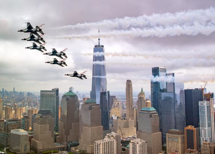 Các chiến đấu cơ thuộc đội bay biểu diễn Thunderbird Delta bay qua New York ngày 17/9/2018. Nguồn ảnh: BI.
