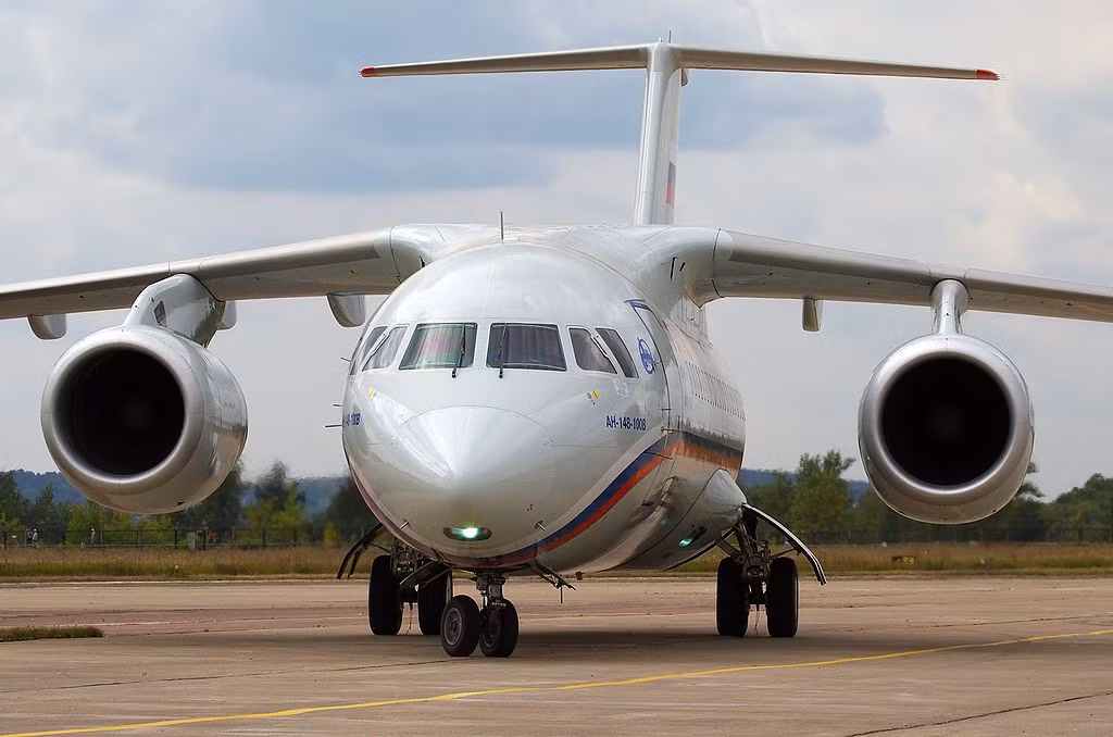 Ở phiên bản An-158 mới nhất có sử dụng hai động cơ D-436 kèm theo khả năng mang tối đa 12.050 kg nhiên liệu. Theo thử nghiệm, trong trường hợp có 75 hành khách và đầy nhiên liệu phiên bản mới nhất là An-158 sẽ có khả năng bay được hành trình tối đa 2500 km. Nguồn ảnh: Sina.