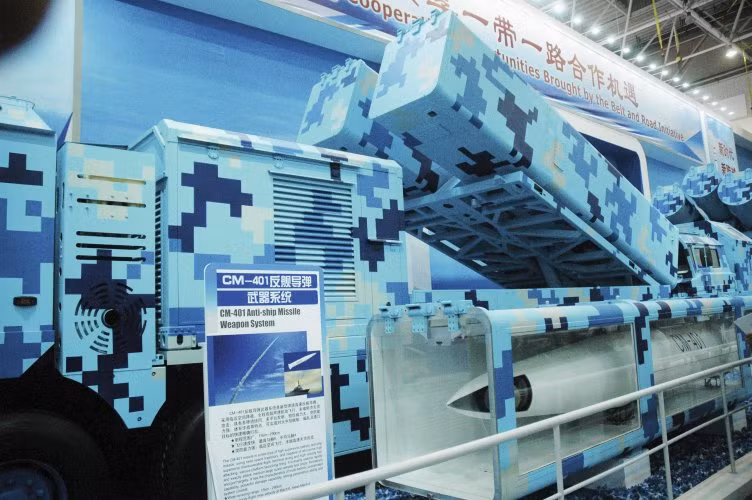 Kèm theo đó là khả năng bay ở nhiều mức tốc độ khác nhau giữa các pha phóng của tên lửa. Điều này khiến cho khả năng bị đánh chặn của CM-401 đã thấp nay còn thấp hơn khi những hệ thống radar đánh chặn của đối phương không thể phán đoán đúng được tốc độ của CM-401. Nguồn ảnh: Defenceblog.