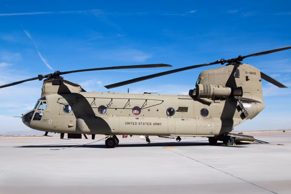 Ra đời từ những năm 60 của thế kỷ trước, CH-47 là một trong những loại trực thăng vận tải được quân đội Mỹ sử dụng lâu nhất trong lịch sử, nó đã tung cánh suốt từ Chiến tranh Việt Nam cho tới tận Chiến tranh Afghanistan. Nguồn ảnh: BI.
