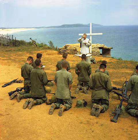 Cha tuyên uý Mỹ trong Chiến tranh Việt Nam. Ảnh: Archive.