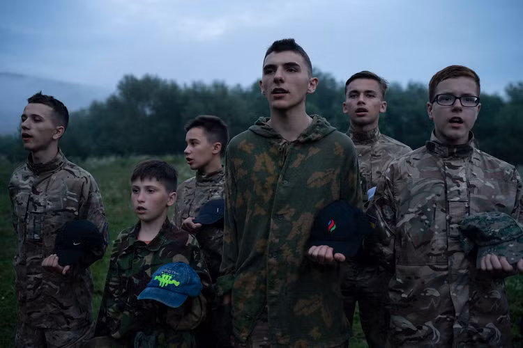 Bằng chứng là vào đầu năm 2018 này, Bộ Thể thao và Thanh niên Ukraine đã phê chuẩn khoản tiền trị giá khoảng 150.000 USD để dựng các trại hè nhằm mục đích "khơi dậy lòng yêu nước và chủ nghĩa dân tộc". Nguồn ảnh: BI.