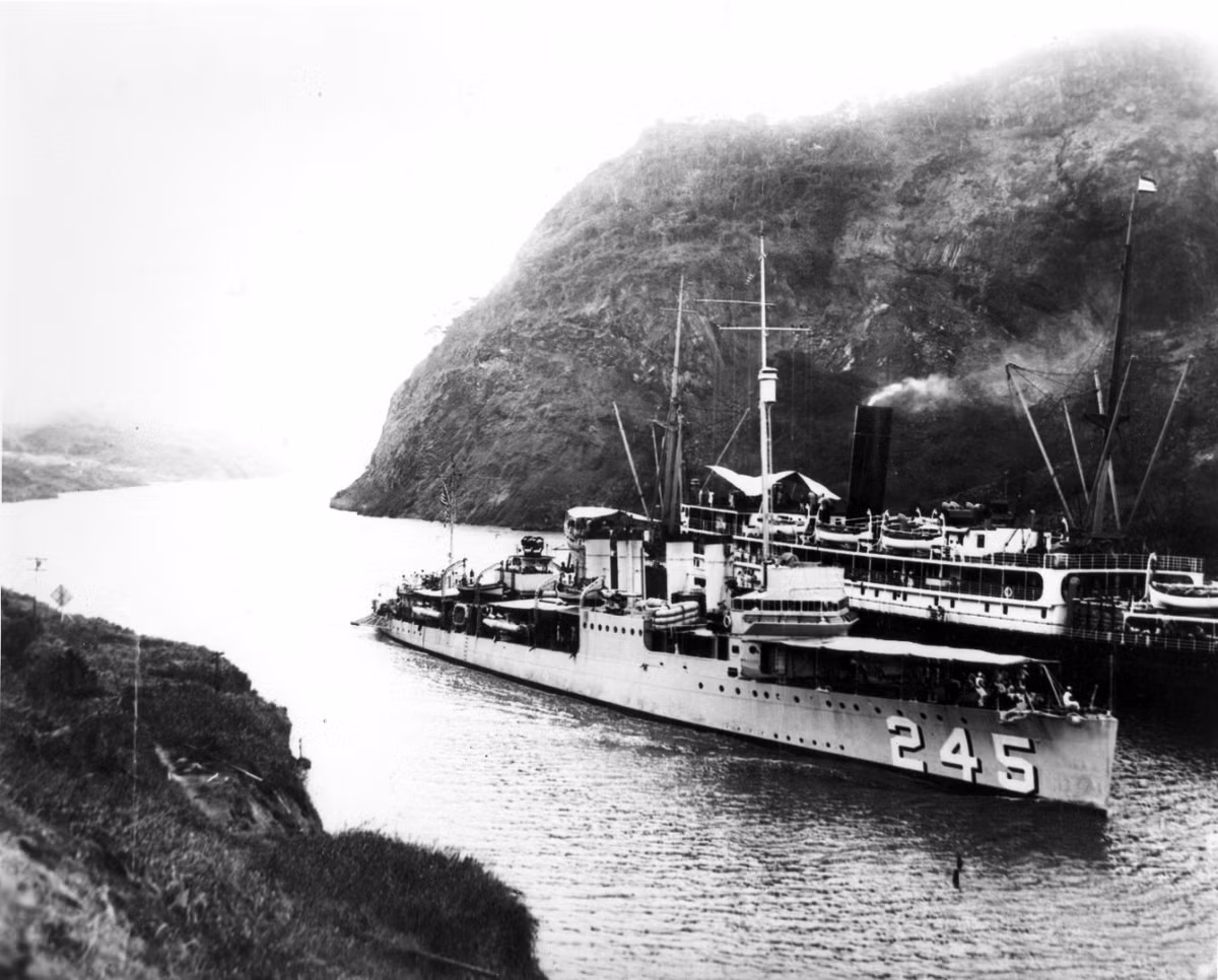 Năm 1931, USS Reuben James đã từng bị loại biên chế do Hải quân Mỹ có quá nhiều tàu và chi phí vận hành của chúng tăng lên quá lớn, gây gánh nặng cho ngân sách quốc phòng của Mỹ khi đó đang ngày càng bị bóp chặt vì Đại khủng hoảng 1930. Nguồn ảnh: Warhistoryonline.