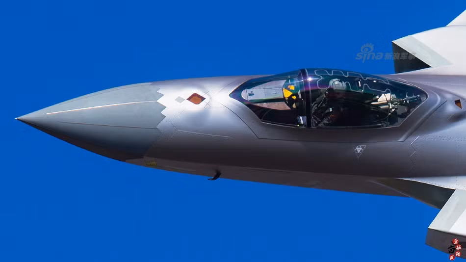 My lai boc me kha nang tan cong tam xa cua J-20 Trung Quoc-Hinh-2