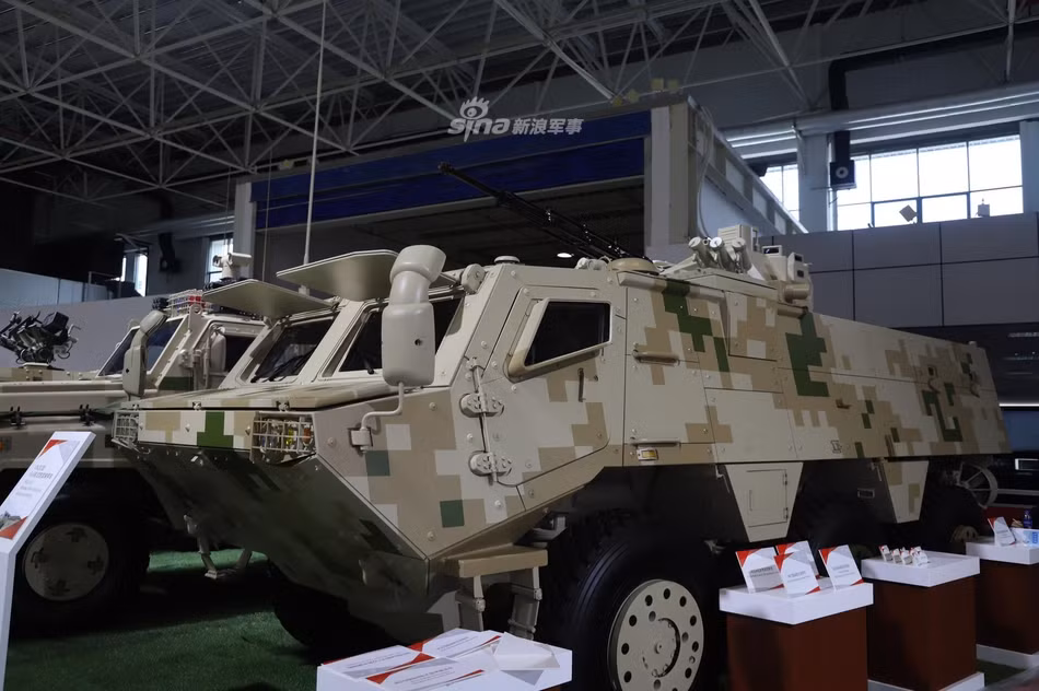 Một trong những gương mặt sử dụng hệ thống dẫn động 6x6 hiếm hoi có mặt tại Zhuhai Airshow lần này là mẫu xe thiết giáp chở quân VN-2C. Nguồn ảnh: Sina.