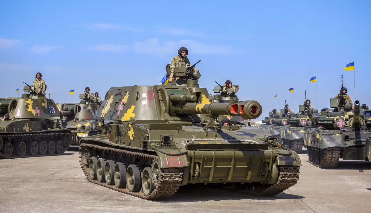Lực lượng vũ trang Ukraine có số lượng phương tiện chiến đấu bộ binh và xe bọc thép chỉ vào khoảng 7000 đơn vị, trong đó chủ lực và có quân số nhiều nhất là thiết giáp MT-LB với quân số khoảng 2000 chiếc. Nguồn ảnh: Force.