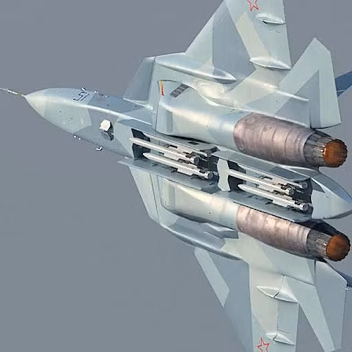 Việc đặt dọc này cho phép máy bay Su-57 có khả năng triển khai vũ khí trong từng khoang một mà không nhất thiết phải mở tung hết toàn bộ phần khoang chứa vũ khí như việc chỉ có duy nhất một khoang dưới bụng. Nguồn ảnh: Aviation.