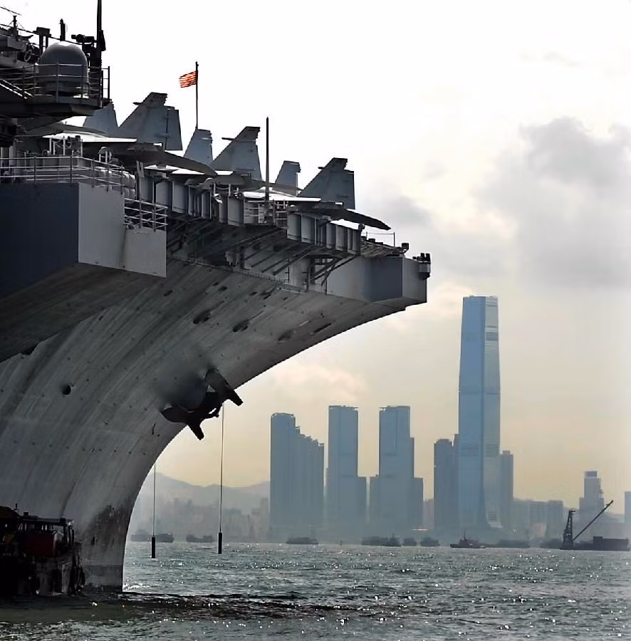 Asia Times trích lời cơ quan truyền thông Hong Kong cho biết các nhà mạng của Hong Kong đã xác nhận việc sóng điện thoại trong khu vực bị gián đoạn và đường dây hỗ trợ đã nhận được rất nhiều phàn nàn về việc khách hàng không thể thực hiện được cuộc gọi. Nguồn ảnh: Tokyotimes.