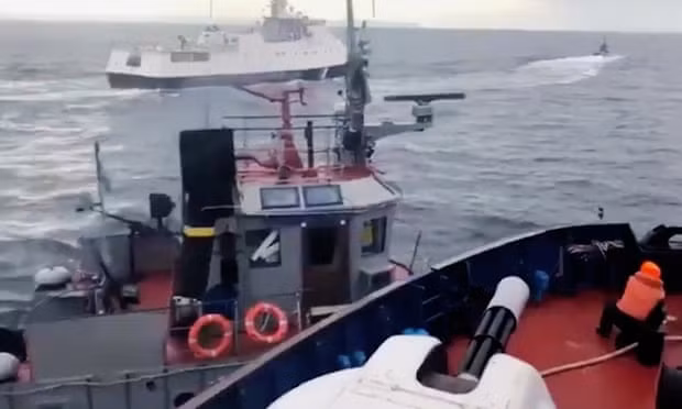 Về phía Nga, lực lượng đánh chặn bao gồm ba tàu tuần tra tốc độ cao của Tuần duyên Nga và đáng chú ý nhất là một tàu tuần tra lớp Rubin của biên phòng Nga. Nguồn ảnh: Tube.