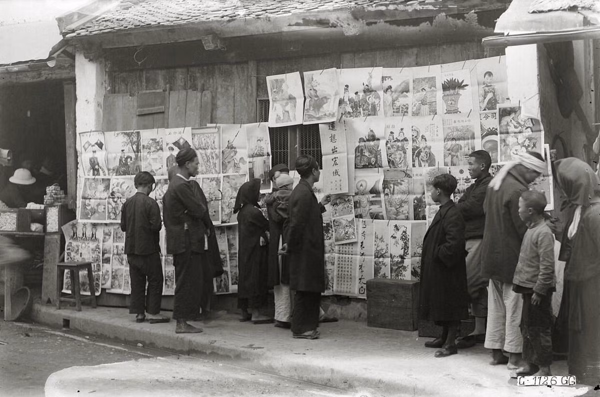 Một cửa hàng tranh Tết ở Hà Nội năm 1929.