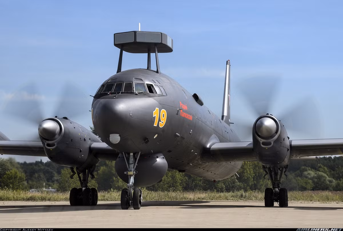Hệ thống cảnh giới và theo dõi tổng hợp Novella P-38 cho phép Il-38N có thể phát hiện mục tiêu trên không ở khoảng cách 90km và dưới mặt biển là 320km. Nguồn ảnh: Arilines.net