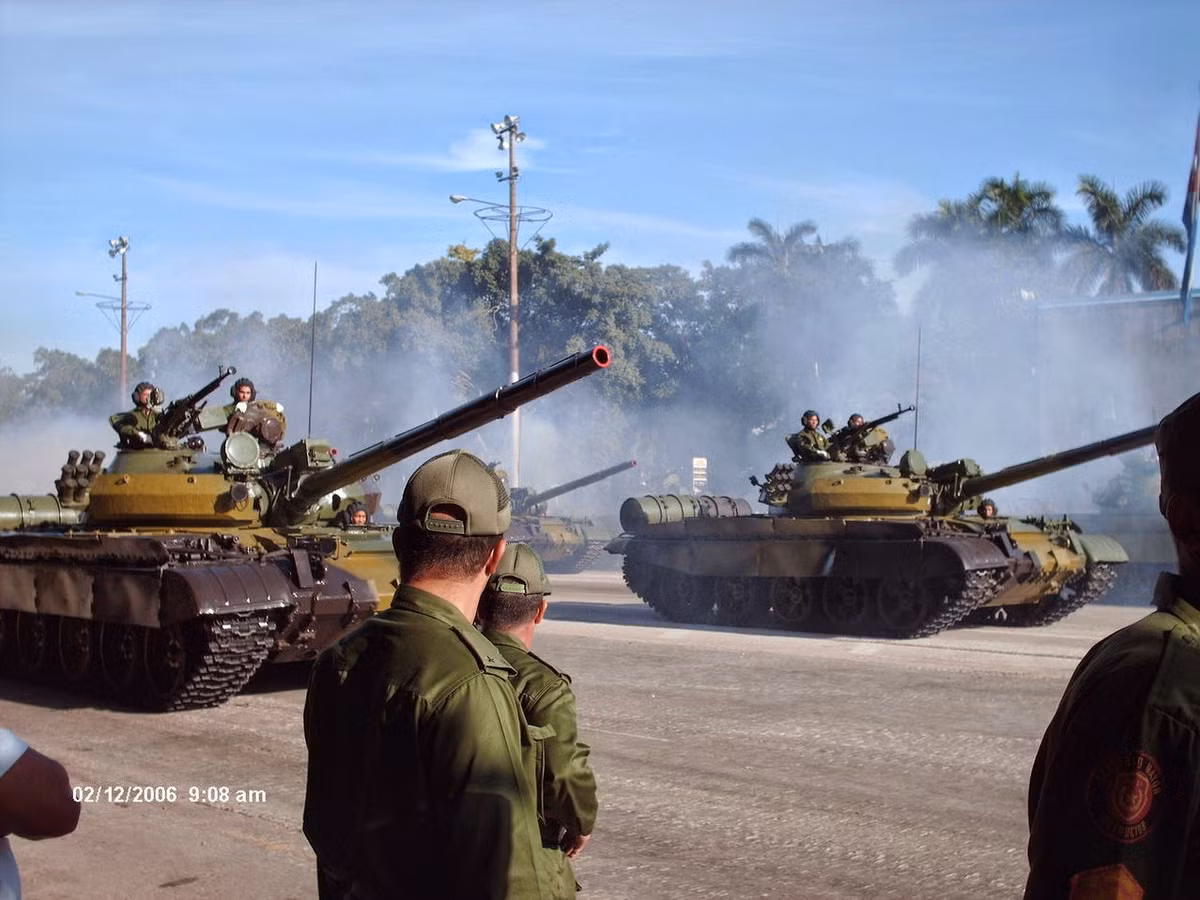 Ngoài ra, Bộ Quốc phòng Cuba có thể sẽ dùng để mua các linh kiện, phụ tùng thay thế duy trì các xe tăng chủ lực T-62M và xe thiết giáp BTR-60 có trong biên chế. Nguồn ảnh: worldmilitaryintel