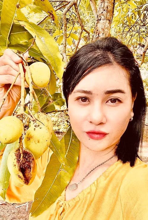 Giấu kín hình ảnh, danh tính bạn trai, Cát Phượng chia sẻ trên Arttimes, đến năm 70 tuổi, nếu cả hai còn yêu nhau, cô sẽ công khai nửa kia. Ảnh: FBNV.