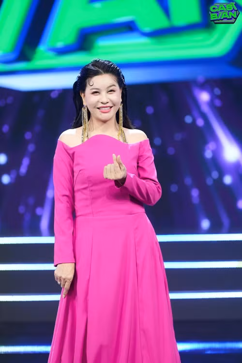 Tháng 3 vừa qua, trong cuộc phỏng vấn với Người Đưa Tin, Cát Phượng cho biết, cô chưa gặp bạn trai bao giờ, chỉ yêu qua mạng. Ảnh: FBNV.