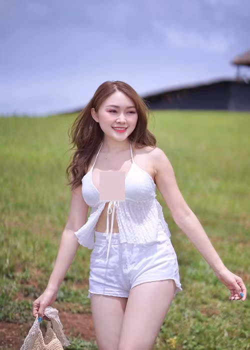 Hot girl theo đuổi nghề MC, người mẫu.