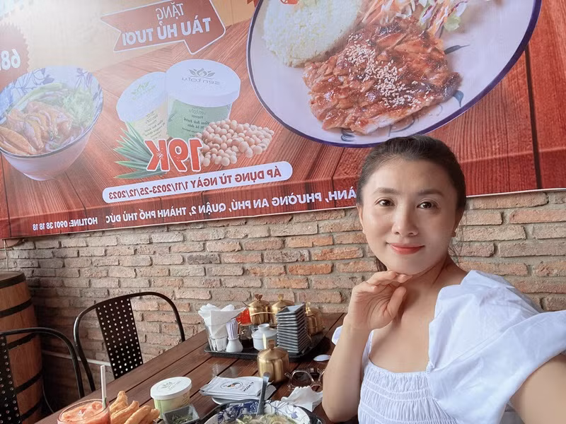 Nữ diễn viên còn kinh doanh ăn uống. Ảnh: FBNV.
