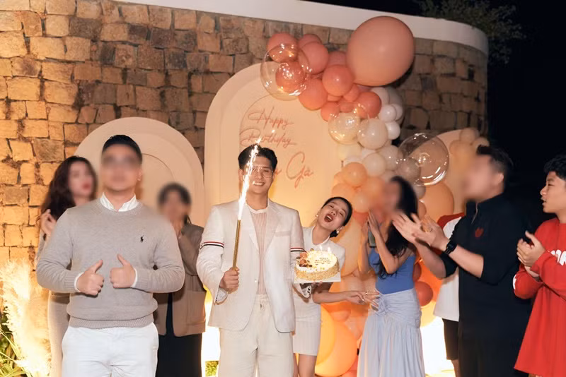 Lệ Quyên vừa tổ chức sinh nhật cho Lâm Bảo Châu tại biệt thự của nữ ca sĩ ở Đà Lạt.