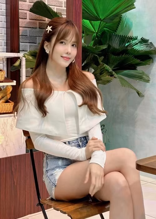 Theo Znews, đại diện của Thiều Bảo Trâm từ chối trả lời về tin đồn hẹn hò của nữ ca sĩ. Ảnh: FBNV.