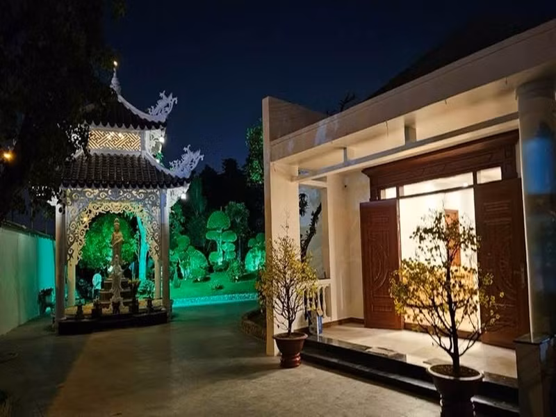 Việt Trinh đang có sống thảnh thơi trong nhà vườn 2.500m2 tại Bình Dương.
