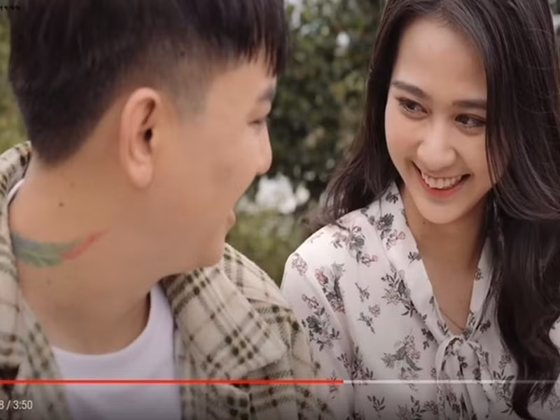 Kim Ngân khoe sắc trong MV Người mới của Hoài Lâm.