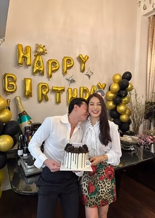 Trương Ngọc Ánh cho biết, Anh Dũng chững chạc, điềm tĩnh, nam tính, sống kín tiếng, không phô trương chuyện tình cảm. Nam diễn viên hỗ trợ người yêu trong công việc. Ảnh: FBNV.