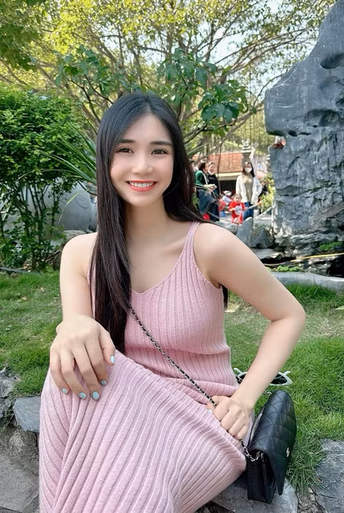 Thanh Bi sở hữu vòng eo 52 cm sau thời gian siết cân. Ảnh: FBNV.
