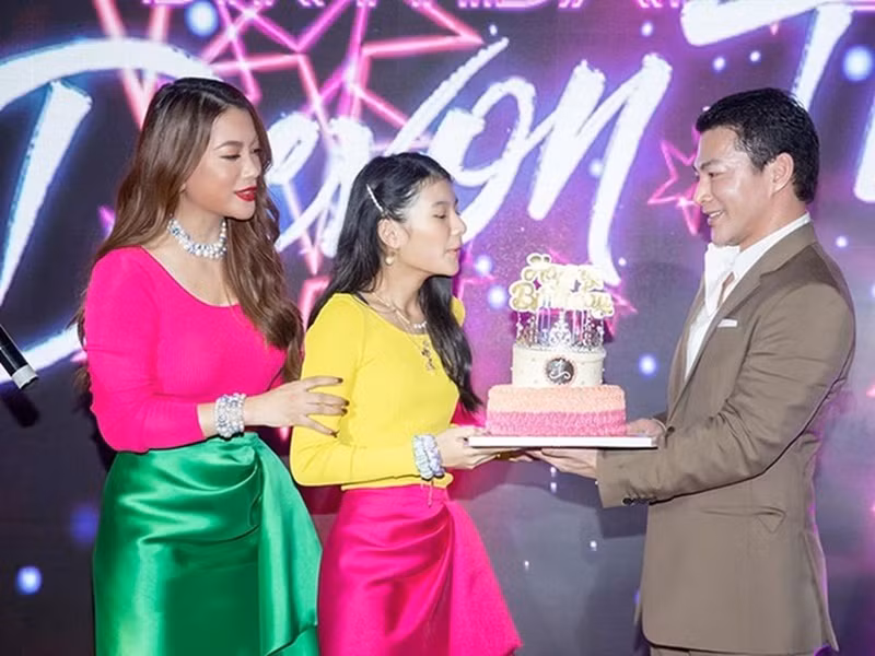 Sau khi ly hôn, Trần Bảo Sơn - Trương Ngọc Ánh giữ mối quan hệ bạn bè vì con gái chung. Ảnh: FBNV.