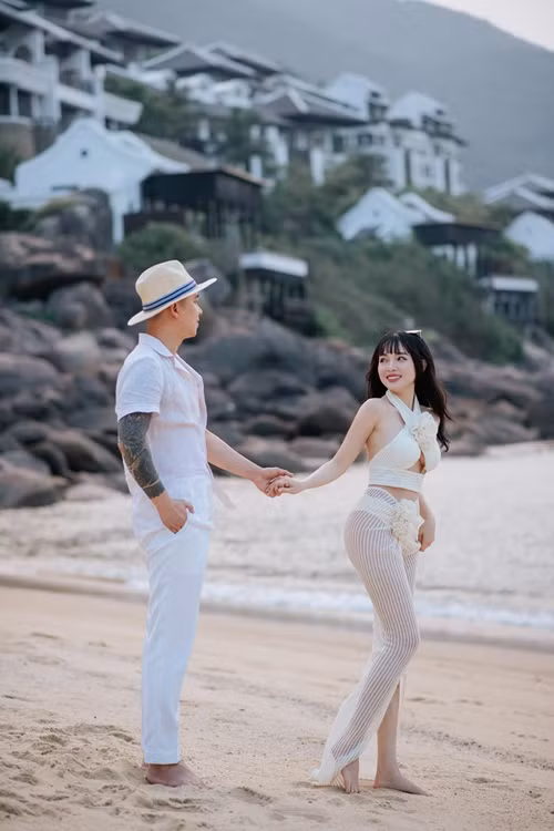“Cô ấy bán hàng online, bán thuốc giảm cân, nên tôi hiểu được lý do vì sao phải "làm mẫu" như vậy”, Lê Hoàng chia sẻ trên Dân Trí. Ảnh: FBNV.