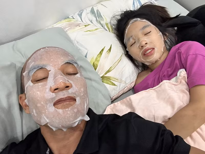 Chồng Xuân Lan rất chiều chuộng con gái riêng của vợ - bé Thỏ.