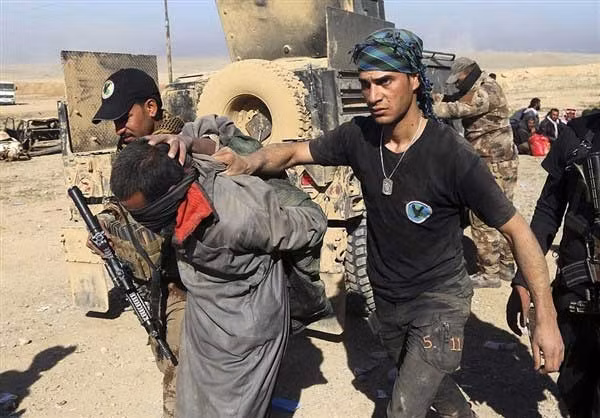 Chum anh quan doi Iraq o at danh khung bo o Tay Mosul