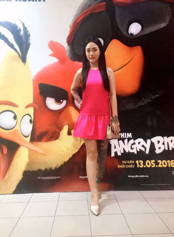 Dù đến nay, vụ tố cáo này vẫn chưa được làm rõ, nhưng nó cũng khiến hình ảnh cô hot girl xăm trổ đam mê làm từ thiện bị thay đổi trong mắt nhiều bạn trẻ. Hiện tại ngoài làm từ thiện, Xuân Hương còn kinh doanh mỹ phẩm, đồ ăn vặt trên mạng và số lượng người theo dõi lớn mà cô có được chắc chắn sẽ ảnh hưởng lớn tới công việc kinh doanh này. Ảnh trong bài: Facebook nhân vật.