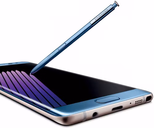 3. Là chiếc điện thoại Samsung đầu tiên có cổng USB-C. Cổng kết nối USB – C đã hiện diện trên hầu hết các dòng smartphone cao cấp khác và cũng đến lúc Samsung cần phải trang bị cho sản phẩm của mình cổng kết nối này. USB Type c hiện được xem là chuẩn USB mới nhất ( USB 3.1 ) với khả năng thay thế cho 5 kết nối bao gồm HDMI, VGA, USB, DisplayPort và cổng sạc.